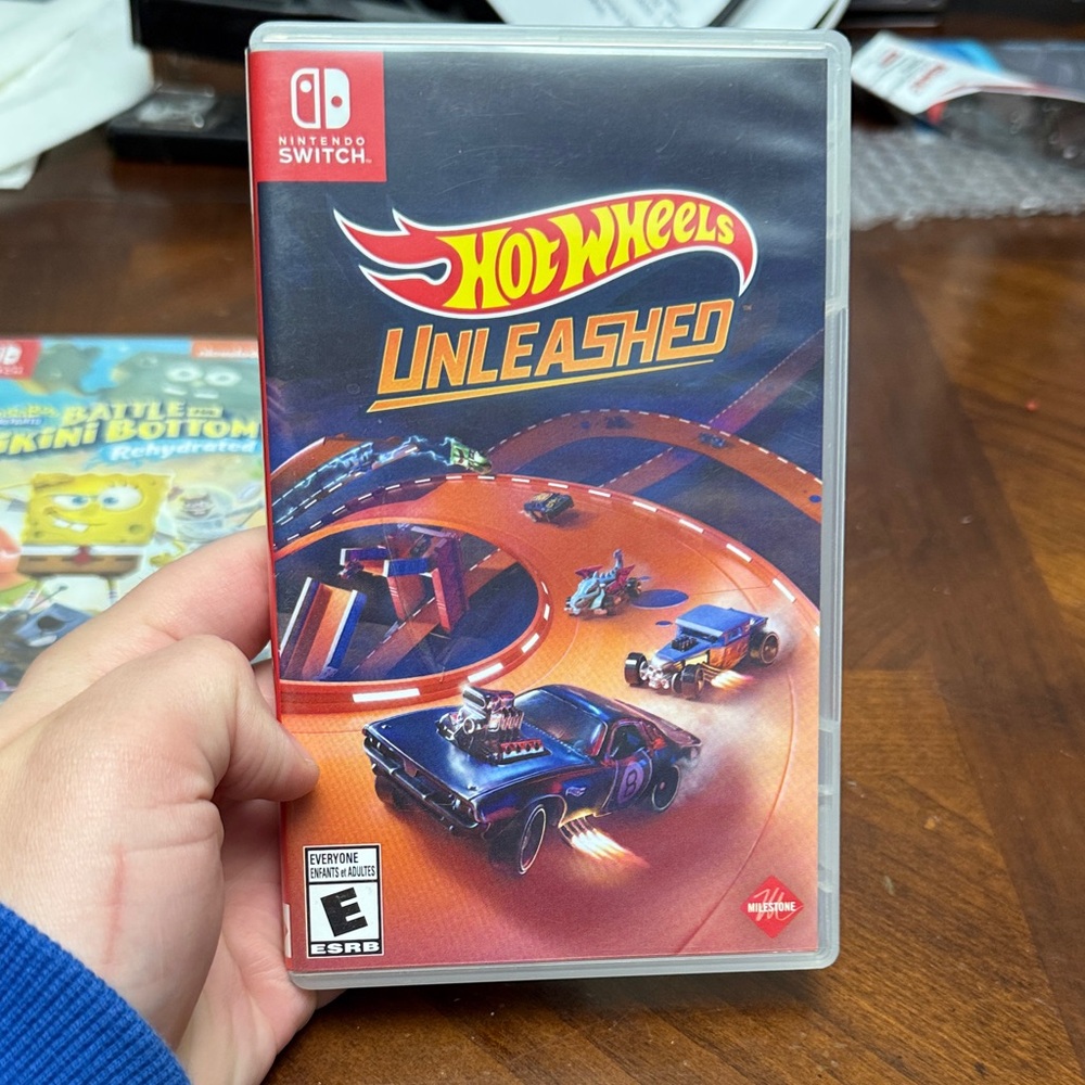 Nintendo Hot Wheels Unleashed - Vibrant Red and Blue
